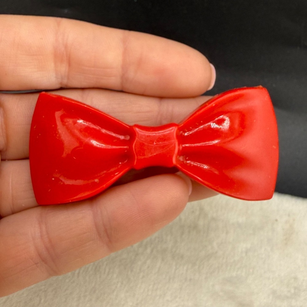 Vintage‎ Acrylic Bow Brooch Red